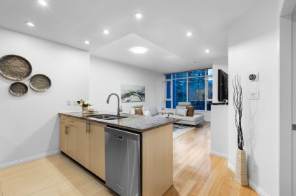 Photo 2 at 807 - 1211 Melville Street, Coal Harbour, Vancouver West