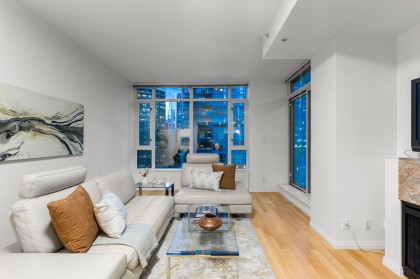 Photo 3 at 807 - 1211 Melville Street, Coal Harbour, Vancouver West