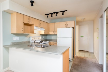 Photo 10 at 218 - 332 Lonsdale Avenue, Lower Lonsdale, North Vancouver