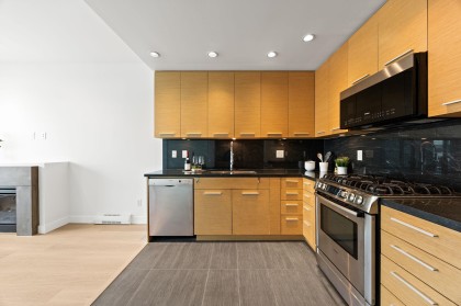 Photo 4 at 308 - 2528 Maple Street, Kitsilano, Vancouver West