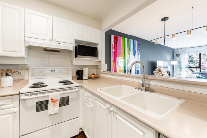 Photo 9 at 203 - 2140 W 12th Avenue, Kitsilano, Vancouver West