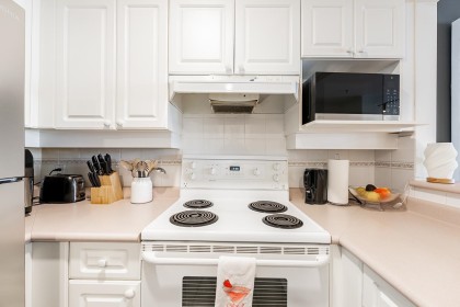 Photo 10 at 203 - 2140 W 12th Avenue, Kitsilano, Vancouver West