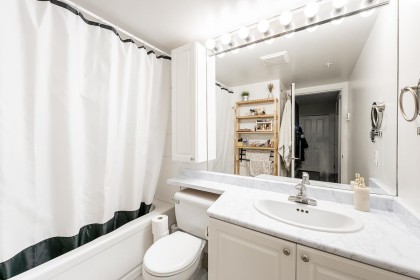 Photo 14 at 203 - 2140 W 12th Avenue, Kitsilano, Vancouver West