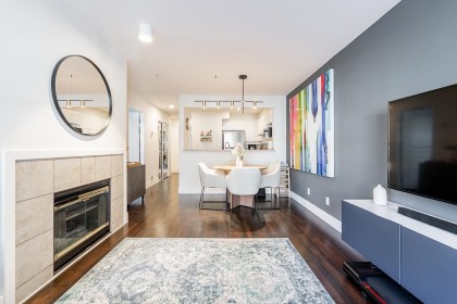 Photo 4 at 203 - 2140 W 12th Avenue, Kitsilano, Vancouver West