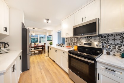Photo 12 at 8 Glenmore Drive, Glenmore, West Vancouver