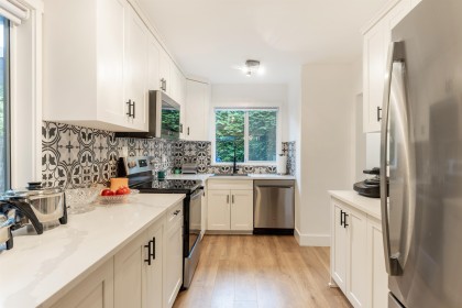 Photo 10 at 8 Glenmore Drive, Glenmore, West Vancouver