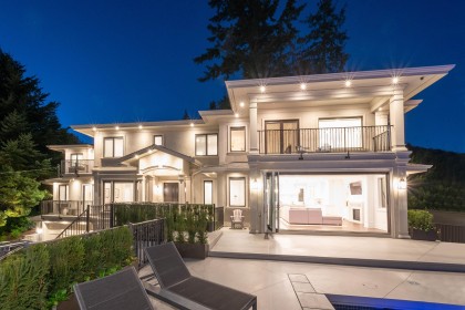 Photo 2 at 4135 Burkehill Place, Bayridge, West Vancouver