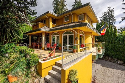 Photo 2 at 2635 Rosebery Avenue, Queens, West Vancouver