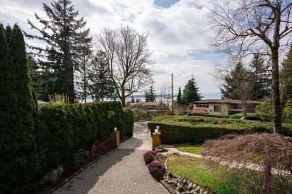 Photo 6 at 2635 Rosebery Avenue, Queens, West Vancouver