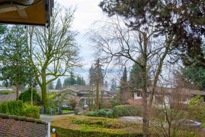 Photo 8 at 2635 Rosebery Avenue, Queens, West Vancouver