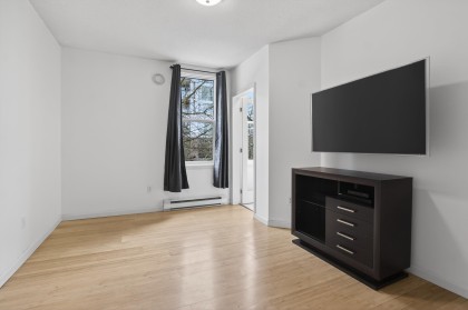 Photo 16 at 103 - 108 W Esplanade, Lower Lonsdale, North Vancouver