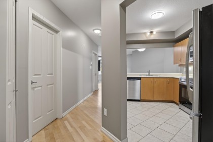 Photo 3 at 103 - 108 W Esplanade, Lower Lonsdale, North Vancouver