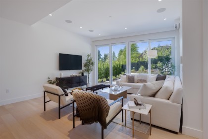 Photo 4 at 592 Arthur Erickson Place, Park Royal, West Vancouver