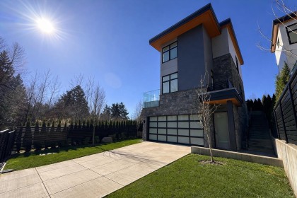 Photo 2 at 598 Arthur Erickson Place, Park Royal, West Vancouver
