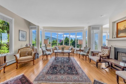 Photo 6 at 574 St. Andrews Place, Glenmore, West Vancouver