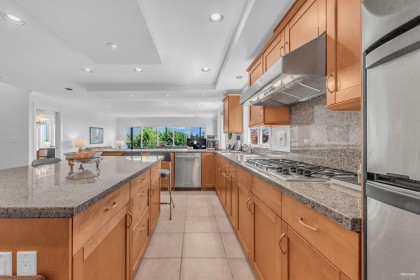 Photo 13 at 574 St. Andrews Place, Glenmore, West Vancouver