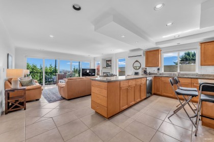 Photo 16 at 574 St. Andrews Place, Glenmore, West Vancouver