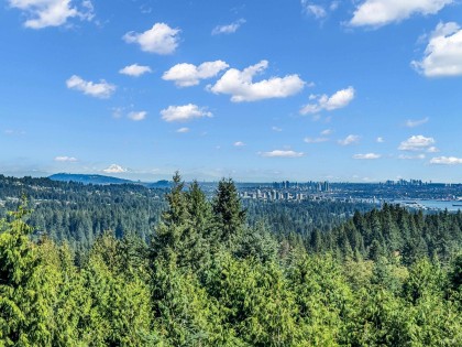 Photo 3 at 574 St. Andrews Place, Glenmore, West Vancouver