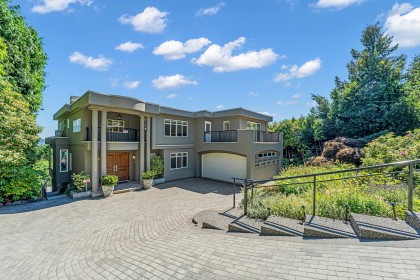 Photo 38 at 574 St. Andrews Place, Glenmore, West Vancouver