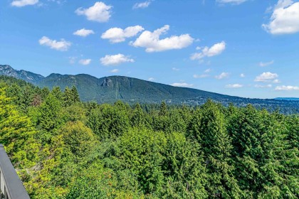 Photo 4 at 574 St. Andrews Place, Glenmore, West Vancouver