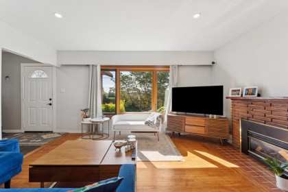 Photo 3 at 430 W Kings Road, Upper Lonsdale, North Vancouver