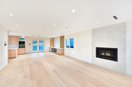 Photo 4 at 806 Montroyal Boulevard, Canyon Heights NV, North Vancouver