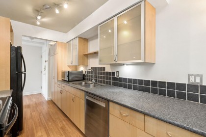 Photo 7 at 203 - 330 E 1st Street, Lower Lonsdale, North Vancouver