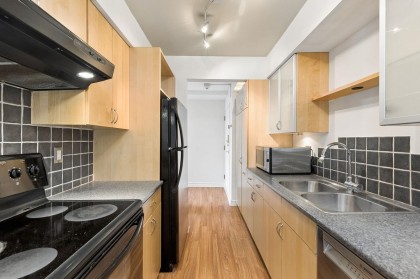 Photo 8 at 203 - 330 E 1st Street, Lower Lonsdale, North Vancouver