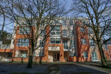 Photo 2 at 402 - 3621 W 26th Avenue, Dunbar, Vancouver West