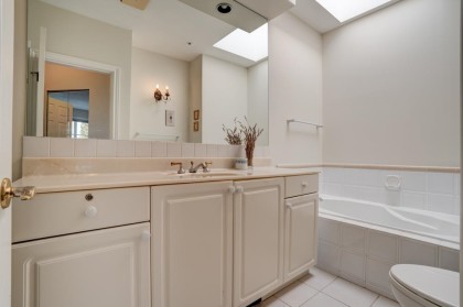 Photo 18 at 402 - 3621 W 26th Avenue, Dunbar, Vancouver West