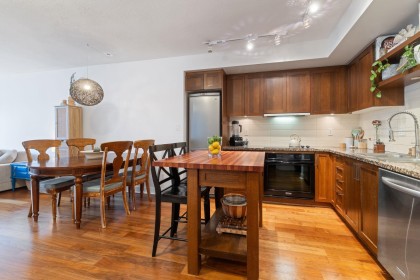 Photo 3 at 608 - 2228 W Broadway, Kitsilano, Vancouver West