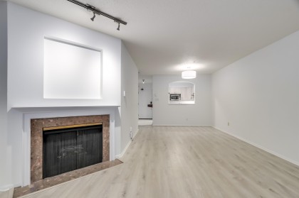 Photo 5 at 118 - 1869 Spyglass Place, False Creek, Vancouver West