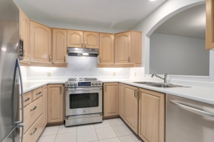 Photo 9 at 118 - 1869 Spyglass Place, False Creek, Vancouver West