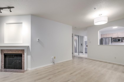 Photo 4 at 118 - 1869 Spyglass Place, False Creek, Vancouver West