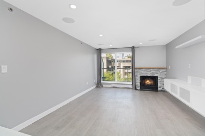Photo 5 at 13 - 1355 W 4th Avenue, False Creek, Vancouver West