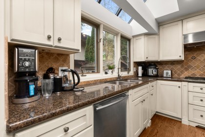 Photo 24 at 457 Hillcrest Street, Westmount WV, West Vancouver