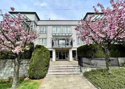 Photo 1 at 403 - 106 W Kings Road, Upper Lonsdale, North Vancouver