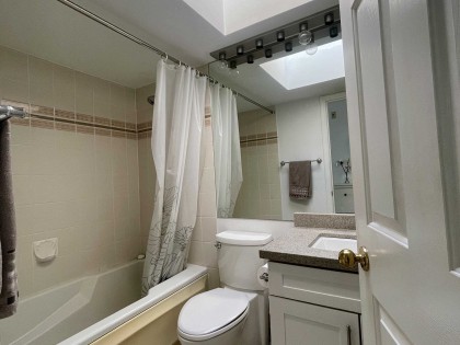 Photo 9 at 403 - 106 W Kings Road, Upper Lonsdale, North Vancouver