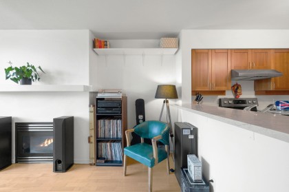 Photo 7 at 301 - 3727 W 10 Avenue, Point Grey, Vancouver West