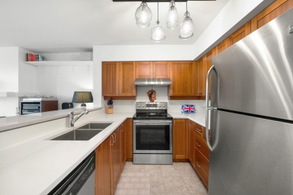 Photo 10 at 301 - 3727 W 10 Avenue, Point Grey, Vancouver West