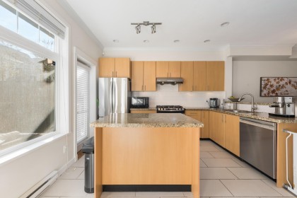 Photo 5 at 319 W 59th Avenue, South Cambie, Vancouver West