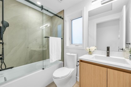 Photo 9 at 1012 W 52nd Avenue, South Granville, Vancouver West