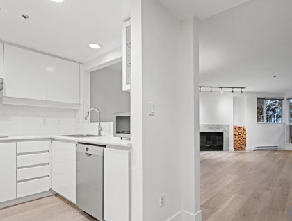 Photo 5 at 105 - 1502 Island Park Walk, False Creek, Vancouver West