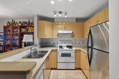 Photo 9 at 106 - 2983 W 4th Avenue, Kitsilano, Vancouver West