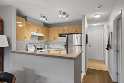 Photo 8 at 106 - 2983 W 4th Avenue, Kitsilano, Vancouver West