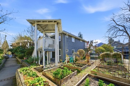 Photo 23 at 203 - 1538 Bowser Avenue, Norgate, North Vancouver