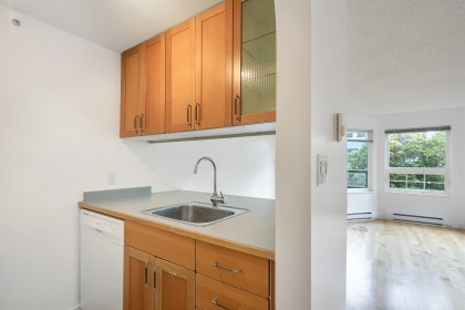 Photo 10 at 6 - 1101 W 8th Avenue, Fairview VW, Vancouver West