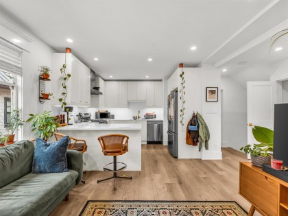 Photo 5 at 354 W 15th Avenue, Mount Pleasant VW, Vancouver West