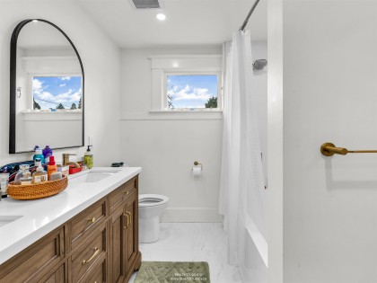 Photo 9 at 354 W 15th Avenue, Mount Pleasant VW, Vancouver West