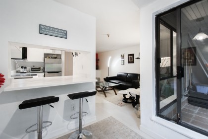 Photo 2 at 118 - 1363 Clyde Avenue, Ambleside, West Vancouver